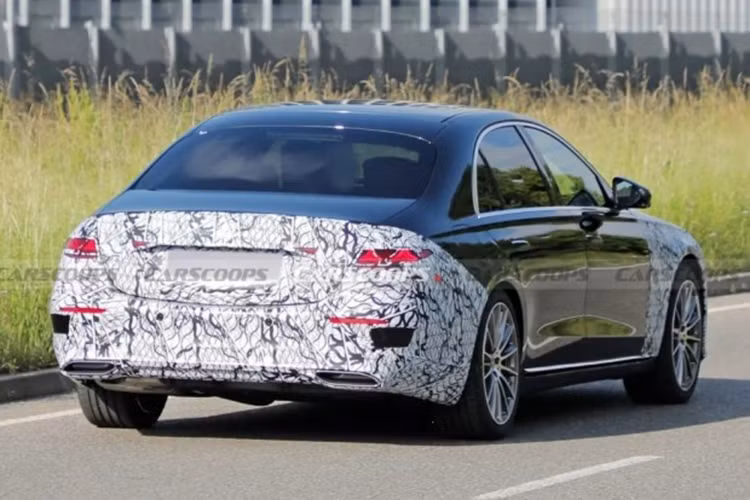 Về động cơ, các tùy chọn động cơ của S-Class 2026 sẽ giữ nguyên hầu hết các loại động cơ từ phiên bản hiện tại. Đầu tiên là động cơ tăng áp 3.0 lít 6 xi-lanh thẳng hàng cho công suất 442 mã lực và mô-men xoắn 559 Nm.