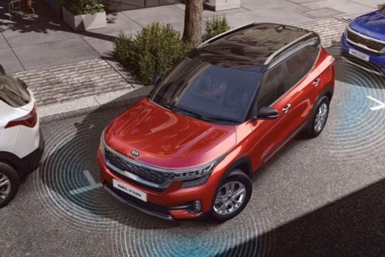 Trong khi đó, Kia Seltos 2021 tại Việt Nam lại được trang bị động cơ tăng áp Kappa 1.4 T-GDi có thông số vận hành mạnh mẽ hơn. Động cơ này cho công suất 138 mã lực và mô-men xoắn 242 Nm, kết hợp hộp số ly hợp kép 7 cấp và dẫn động cầu trước.