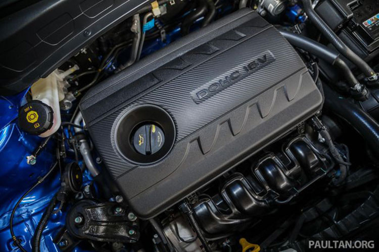 Tại Malaysia, cả 2 phiên bản Kia Seltos được trang bị khối động cơ Gamma 1.6 MPI 4 xy-lanh, hút khí tự nhiên, cho công suất 123 mã lực tại 6.300 vòng/phút và mô-men xoắn 151 Nm tại 4.850 vòng/phút, kết hợp với hộp số tự động 6 cấp và dẫn động cầu trước. Hãng xe Hàn Quốc cũng cung cấp cho Seltos tại Malaysia 3 chế độ lái gồm Snow, Mud và Sand.