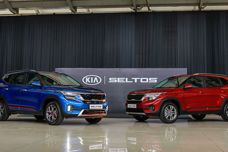 Kia Seltos 2021 mới được Thaco ra mắt tại Việt Nam vào tháng 7/2020 với 4 phiên bản Deluxe 1.4, Luxury 1.4, Premium 1.6, Premium 1.4 với giá bán từ 589-719 triệu đồng. Ngoài phiên bản Premium cao cấp nhất, phiên bản tiêu chuẩn Kia Seltos Deluxe 1.4 có giá rẻ nhất cũng được nhiều khách hàng quan tâm.