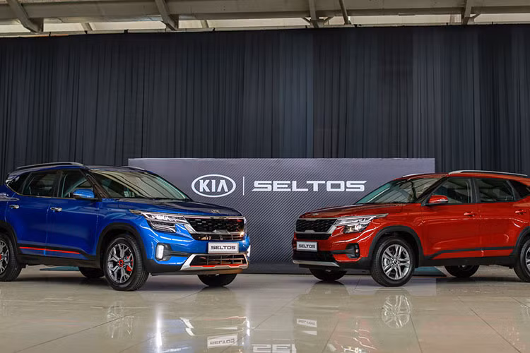 Kia Seltos 2021 mới được Thaco ra mắt tại Việt Nam vào tháng 7/2020 với 4 phiên bản Deluxe 1.4, Luxury 1.4, Premium 1.6, Premium 1.4 với giá bán từ 589-719 triệu đồng. Ngoài phiên bản Premium cao cấp nhất, phiên bản tiêu chuẩn Kia Seltos Deluxe 1.4 có giá rẻ nhất cũng được nhiều khách hàng quan tâm.