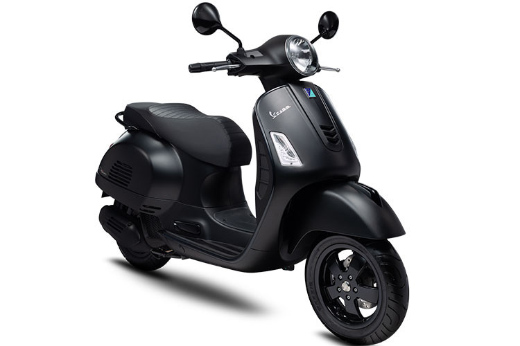 Vespa Sprint Notte 125 cc – thừa hưởng công nghệ động cơ iGet tiên tiến: xy lanh đơn, làm mát bằng gió, động cơ 4 thì được trang bị hệ thống phun xăng điện tử, 3 van. Từng chi tiết từ ống xả đến hộp số đều được thiết kế để đảm bảo hành trình êm ái và thoải mái. Động cơ thân thiện môi trường dẫn dầu với công suất cực đại 7.9 kW tại 7,700 vòng/phút khẳng định khả năng gia tốc mạnh mẽ của Vespa Sprint Notte.