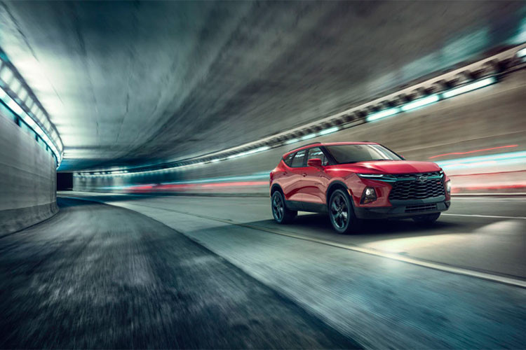 Blazer 2019 được trang bị động cơ tiêu chuẩn 2.5 L cho công suất 193 mã lực. Ngoài ra còn có động cơ V6 3.6 L cho công suất 305 mã lực và mô men xoắn cực đại 365 Nm. Cả hai động cơ này đều có chức năng phun nhiên liệu trực tiếp và đi cùng hộp số tự động 9 cấp. Hệ dẫn động cầu trước tiêu chuẩn, nhưng có thêm tùy chọn dẫn động tất cả các bánh.