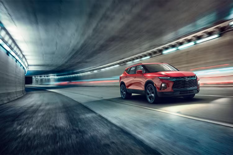 Blazer 2019 được trang bị động cơ tiêu chuẩn 2.5 L cho công suất 193 mã lực. Ngoài ra còn có động cơ V6 3.6 L cho công suất 305 mã lực và mô men xoắn cực đại 365 Nm. Cả hai động cơ này đều có chức năng phun nhiên liệu trực tiếp và đi cùng hộp số tự động 9 cấp. Hệ dẫn động cầu trước tiêu chuẩn, nhưng có thêm tùy chọn dẫn động tất cả các bánh.