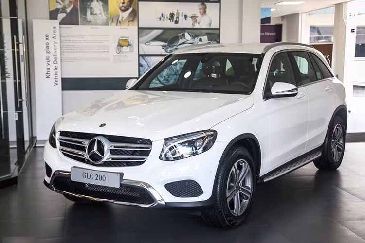 Hiện chưa rõ Hoàng Yến Chibi đã chi bao nhiêu tiền để mua Mercedes-Benz GLC 200, chỉ biết rằng, giá xe Mercedes-Benz GLC 2019 của phiên bản GLC 200 đang được phân phối chính hãng với mức giá 1,99 tỷ đồng. Tất nhiên do hoạt động trong showbiz Việt, vì thế, Hoàng Yến Chibi khi mua xe Mercedes-Benz sẽ nhận được mức giảm giá.