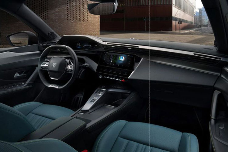 Peugeot 3008 cũng sẽ nâng cấp các trang bị bên trong khoang nội thất. Màn hình giải trí trung tâm thiết kế lớn hơn phiên bản tiền nhiệm. Cụm điều khiển trung tâm dạng cần gạt lấy cảm hướng từ khoang cabin máy bay. Gói hỗ trợ an toàn chủ động ADAS được nâng cấp giúp hỗ trợ người lái tốt hơn.