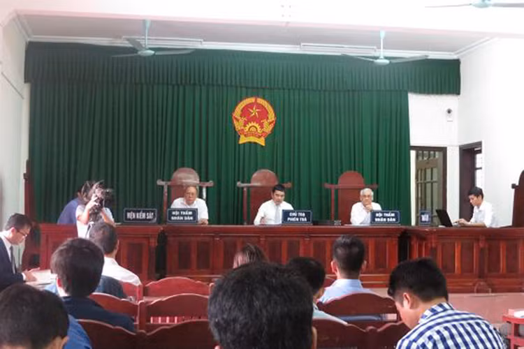 Mua xe Mazda BT50 bi loi, nguoi dung van thua kien Thaco