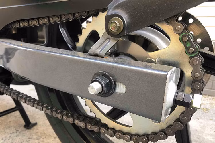 Điểm khiến những chiếc Yamaha 125 ZR trở nên hấp dẫn đối với dân chơi xe máy ở các nước Đông Nam Á - đó là khối động cơ 2 kỳ, xi-lanh đơn, làm mát bằng gió có công suất cực mạnh lên tới 17,5 ps và mô-men xoắn tới 16,18 Nm dù chỉ có dung tích 125cc.