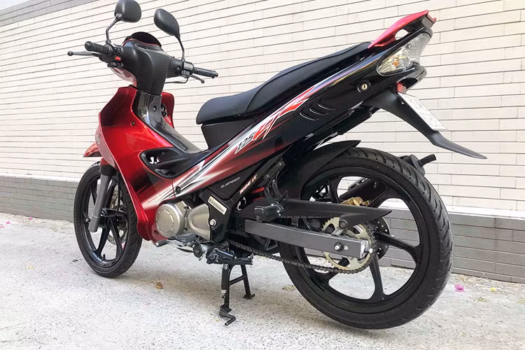Chiếc xe trong bài viết này là Yamaha 125ZR đời 2016 của một người sưu tầm tại TP HCM, mặc dù đã hơn hai năm ra biển nhưng chiếc xe còn gần như mới do chỉ "chạy lướt" với số km lăn bánh là 1648. Theo chủ nhân chiếc xe thì nó "zin" hoàn toàn và được chào bán tới hơn 300 triệu đồng.