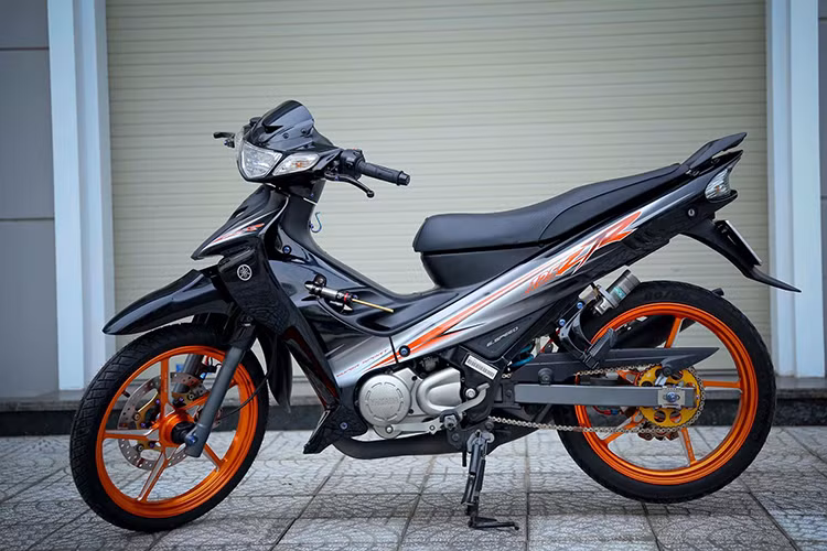 Tên thị trường xe máy cũ hiện nay, những chiếc xe máy Yamaha Z125 đời cũ hay mới đều có giá khá cao. Đặc biệt những chiếc xe có nguồn gốc và ít sư dụng cũng như được trang bị thêm các đồ chơi cao cấp đều được chào bán với mức giá hơn 300 triệu đồng, thậm chí cao hơn nữa.