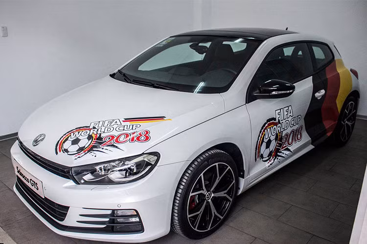 Động cơ được trang bị cho mẫu xe Scirocco GTS 2018 tại Việt Nam là loại 4 xi-lanh thẳng hàng 2.0l tăng áp TSI, giúp công suất xe đạt 208 mã lực, mô men xoắn chạm mốc 280 Nm. Xe sử dụng hộp số tự động ly hợp kép 6 cấp DSG đặc trưng của Volkswagen và dẫn động cầu trước.
