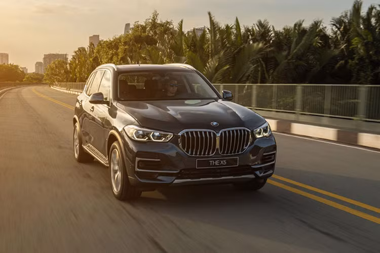 Loat xe sang BMW giam gia hap dan, cao nhat toi 310 trieu dong-Hinh-3