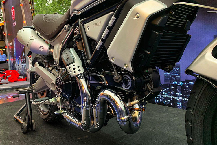 Tương tự những phiên bản Scrambler 1100 khác, Ducati Scrambler Sport 1100 sử dụng động cơ L-Twin, Desmodromic, 2 van trên mỗi xi-lanh, làm mát bằng gió, dung tích 1.079cc. Hệ thống động cơ này giúp sản sinh công suất 86 mã lực tại 7.500 vòng/phút, mô-men xoắn cực đại 88 Nm tại 4.750 vòng/phút, đi kèm hộp số 6 cấp.