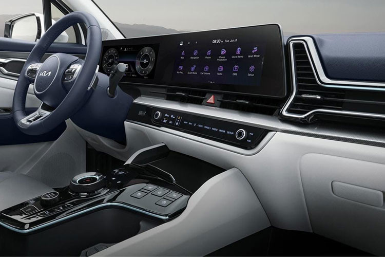 Ngoài ra, trên Kia Sportage 2024, nhiều tính năng hữu ích như camera hành trình, sạc điện thoại không dây, cửa sổ trời toàn cảnh Panorama và hệ thống âm thanh cao cấp Krell cũng được giữ lại. Ngoài ra túi khí bên dành cho hàng ghế thứ 2 sẽ trở thành trang bị tiêu chuẩn cho mọi phiên bản.