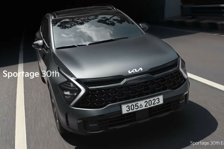 Phiên bản diesel sở hữu động cơ 4 xi-lanh, dung tích 2.0L, mang lại công suất tối đa 183 mã lực và mô-men xoắn cực đại 416 Nm. Động cơ này kết hợp với hộp số tự động 8 cấp, tiêu thụ nhiên liệu trung bình 14,6 km/lít (khoảng 6,84 lít/100 km) với vành 17 inch và hệ dẫn động 1 cầu tiêu chuẩn.