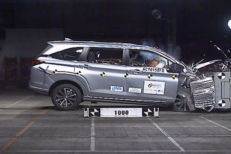 Daihatsu cua Toyota da gian lan an toan tren oto tu 34 nam truoc-Hinh-3