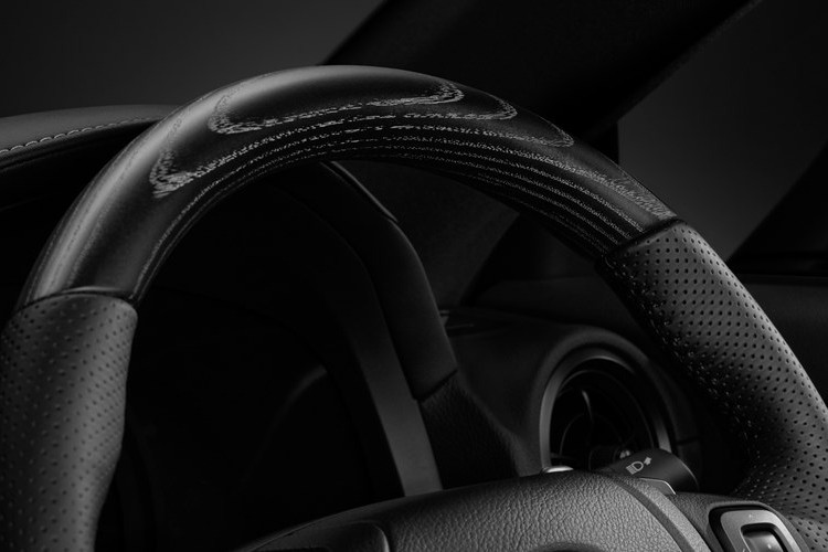 Ngoài ra, Lexus IS 2025 cung cấp nhiều tùy chọn động cơ, phù hợp với các nhu cầu khác nhau của khách hàng. IS300: Trang bị động cơ 4 xilanh 2.0L, dẫn động cầu sau, mang lại khả năng vận hành linh hoạt.