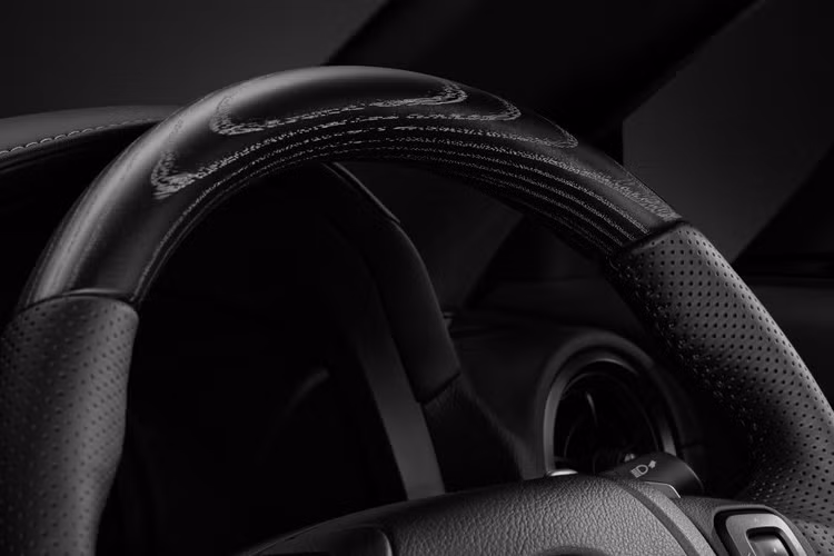 Ngoài ra, Lexus IS 2025 cung cấp nhiều tùy chọn động cơ, phù hợp với các nhu cầu khác nhau của khách hàng. IS300: Trang bị động cơ 4 xilanh 2.0L, dẫn động cầu sau, mang lại khả năng vận hành linh hoạt.