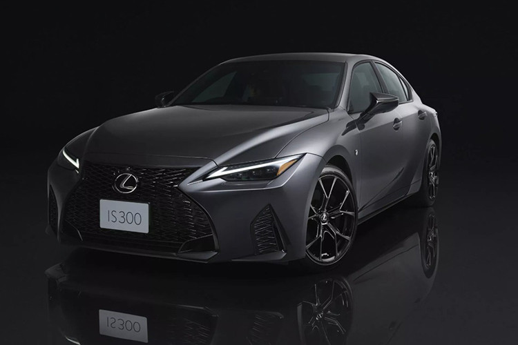  Lexus IS F Sport Mode Black IV 2025 mới là bản nâng cấp đáng chú ý với những thay đổi tinh tế về thiết kế ngoại thất, nội thất và cấu hình động cơ, đi kèm giá bán khởi điểm từ 30.700 USD.