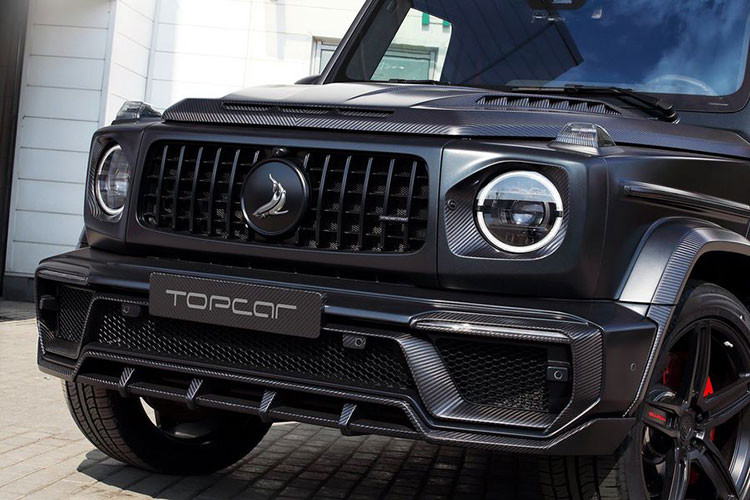 Nhìn lại tổng thể chiếc Mercedes-AMG G63 đặc biệt này, xe được phủ màu sơn đen mờ huyền bí, kết hợp mui xe bọc sợi carbon mờ,...