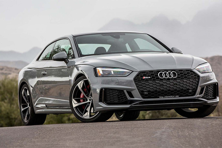 Audi RS5 2018 là chiếc xe mạnh nhất trong ''gia đình'' A5 của Audi với vận tốc cực đại 280 km/h (RS Dynamic). Đây là mẫu coupe đối thủ trực tiếp của: BMW M4 Coupe, Mercedes-AMG C63 S Coupe hay Lexus RC F. 
