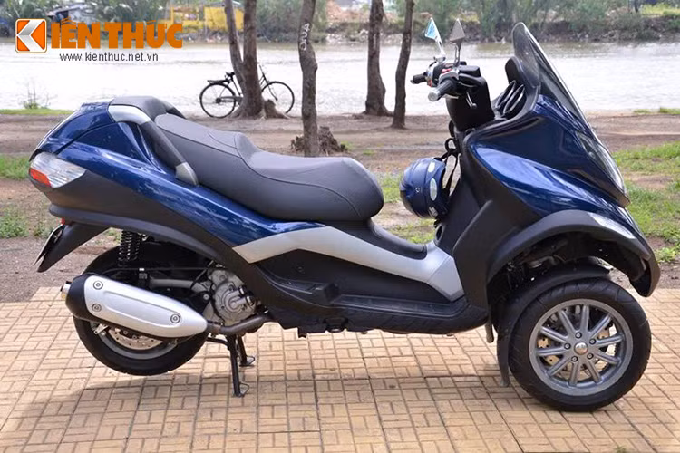 Vào thời điểm ra mắt vào năm 2007, tại Việt Nam mẫu xe này được Piaggio phân phối tại thị trường với mức giá khoảng 250 triệu đồng.