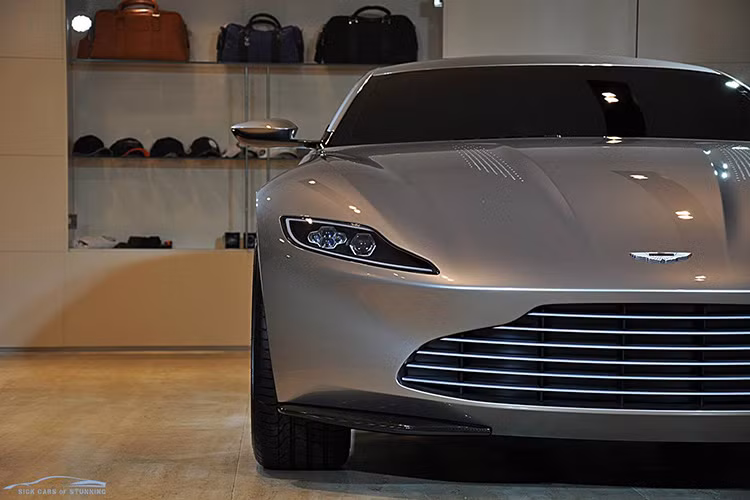 Aston Martin DB10 có thể được phát triển trên cơ sở gầm bệ của Vantage, DB9 hoặc Vanquish trong khi phong cách thiết kế hoàn toàn khác biệt.