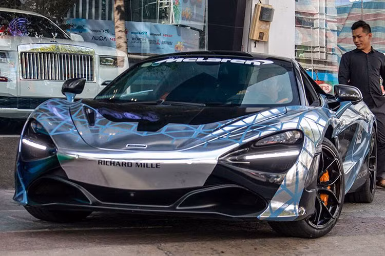 Binz & Soobin Hoang Son do dang Lamborghini Aventador SVJ 