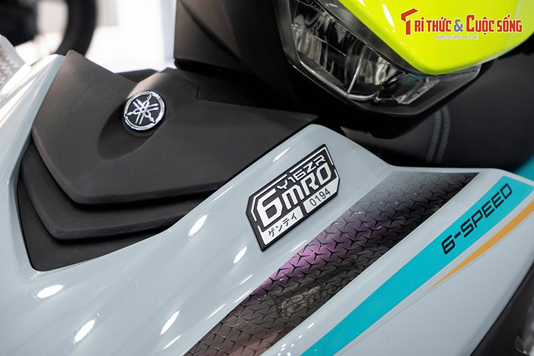 Kích thước tổng thể của xe lần lượt là 1.975 x 665 x 1.085 mm, với chiều dài cơ sở 1.290 mm, tương đương với bản tiêu chuẩn Y16ZR ABS. Bộ mâm kích thước 17 inch được dán decal màu sắc đồng bộ với thân xe.