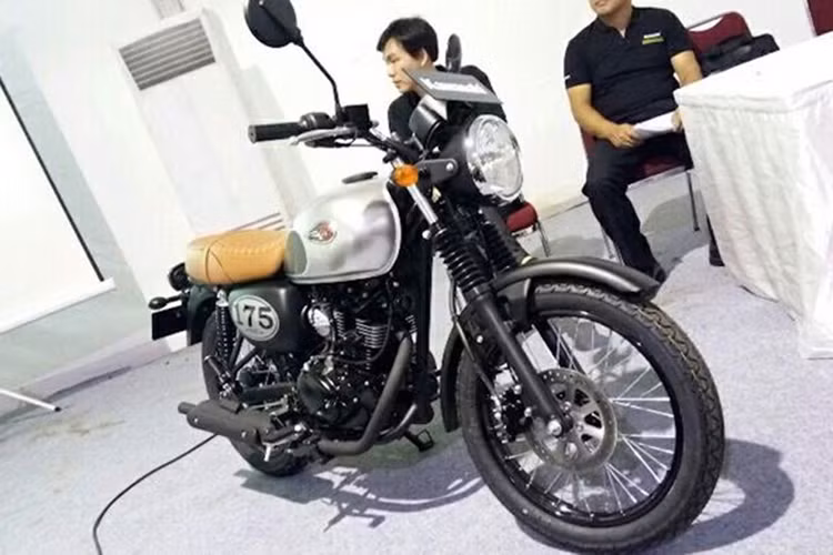 Không chỉ khác biệt ở hệ khung, các chi tiết thân vỏ và yên của W175 cũng có kiểu dáng khác biệt với Estrella 250. Nằm trong dòng xe hoài cổ W-Series của Kawasaki, W175 sở hữu một số chi tiết gợi nhớ về các dòng W600 và W800, chẳng hạn như bình xăng với má ốp cao su hai bên.