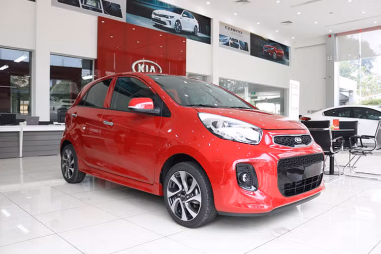 Kia Morning hiện đang là mẫu xe kém sức hấp khi không chịu đổi mới trong một thời gian dài tại Việt Nam và doanh số không được mạnh như trước đây, trong tháng 7/2018 bán ra chỉ 932 xe xếp vị trí thứ 8. Trong 7 tháng đầu năm bán ra được 6548 chiếc và xếp thứ 7.
