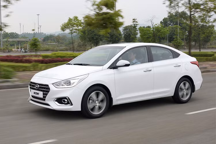 Cùng với i10, Hyundai Accent mới cũng là "gương mặt" thứ 2 của nhà phân phối và lắp ráp Hyundai Thành Công có mặt trong danh sách xe bán chạy nhất, với doanh số đạt 1.405 xe trong tháng 7/2018. Dù mới ra mắt chưa lâu, nhưng trong 7 tháng đầu năm mẫu xe này đạt doanh số 4.486 chiếc bán ra tại thị trường ôtô Việt.