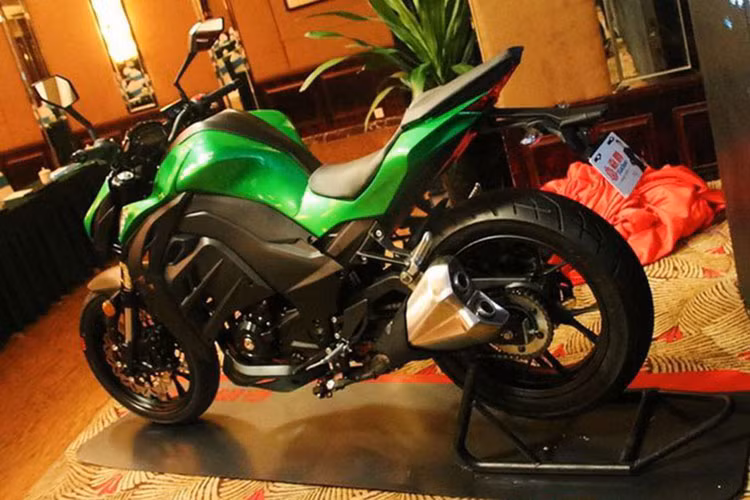 Được biết, đây là sản phẩm của thương hiệu xe máy Jiajue tại Chiết Giang, Trung Quốc. Được biết, Jiajue đã phát hành mẫu xe máy côn tay mới của mình theo phong cách của mẫu xe môtô Z1000 đến tà hãng xe máy đình đám Kawasaki, Nhật Bản. Tuy nhiên, theo nhiều người chơi xe cho biết chiếc xe này đã nhái tới 90% của Z1000.