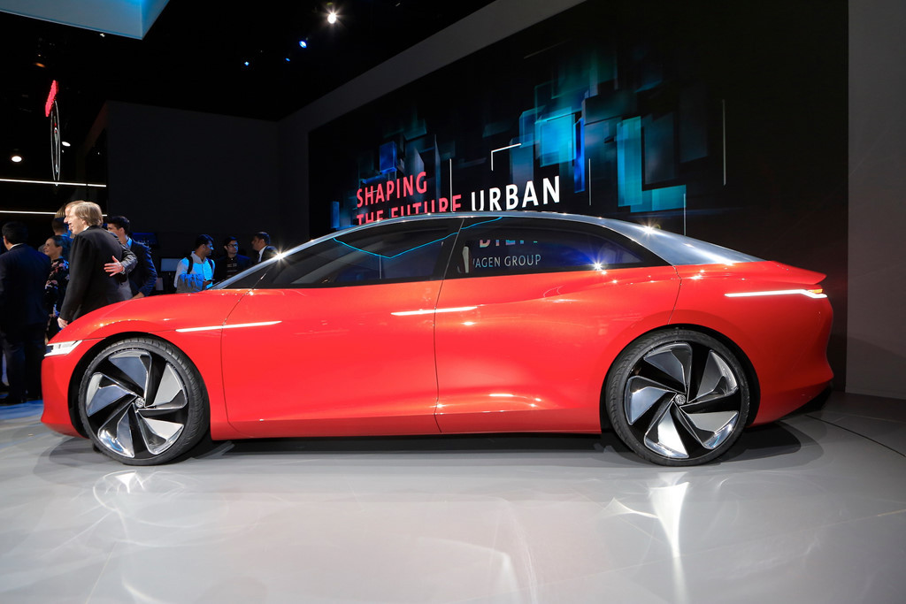 Dựa trên cấu trúc MEB của tập đoàn Volkswagen dành cho xe điện, siêu sedan ID Vizzion tự lái có chiều dài 5,16 m, rộng 1,94 m, cao 1,5 m và chiều dài cơ sở 3,09 m. Trong không gian rộng rãi là chỗ cho bốn người ngồi, mỗi chỗ ngồi tách biệt riêng lẻ.