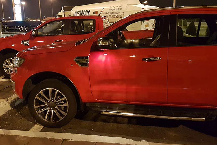 Theo quan sát, tổng thể thiết kế của Ford Everest Facelift 2018 phiên bản nâng cấp giữa vòng đòi này vẫn mạnh mẽ và ưa nhìn trong phân khúc SUV tầm trung, tuy nhiên sẽ không có sự thay đổi lớn về kiểu dáng.