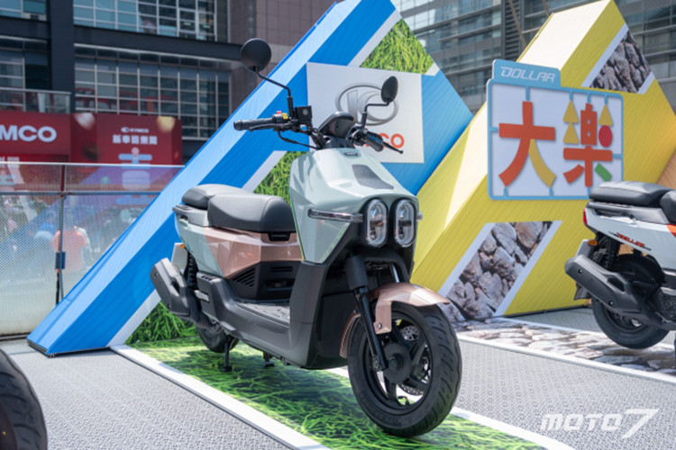 Sau những mẫu xe tay ga đời mới như Yamaha Vinoora, SYM 4MICA… Mới đây, đến lượt hãng xe máy Đài Loan - Kymco tung ra thị trường mẫu xe tay ga đầy cá tính mang tên Kymco Dollar 2024 mới.