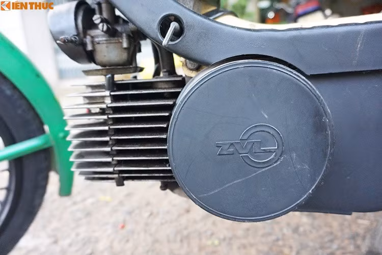 Vì thế, thay vì được nâng niu, mẫu xe quý tộc một thời ngày nào đã bị biến thành xe chở hàng. Và Babetta được thay thế bằng cái tên ấn tượng hơn - "xe máy Ba bét nhè". Nhờ cỗ máy 50cc, 2 kỳ mạnh mẽ thời điểm đó, người sử dụng có thể chất đủ thể loại hàng hóa; từ sắt thép, gạo, ngô đến cả… rác. 