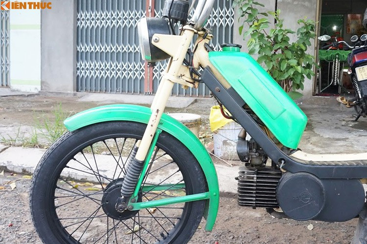 Babetta là dòng xe moped (xe máy có bàn đạp) của nhà máy JAWA (Tiệp Khắc cũ). Cũng như Super Cub 50, Simson hay Minsk, Babetta sớm chinh phục được khách hàng Việt. Vào khoảng những năm 80, chiếc xe trở thành niềm mong ước cũng như tự hào của đại bộ phận người dân.