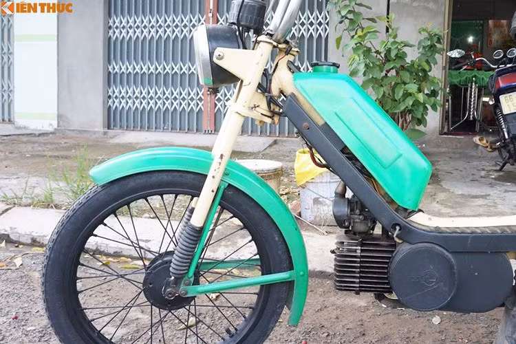 Babetta là dòng xe moped (xe máy có bàn đạp) của nhà máy JAWA (Tiệp Khắc cũ). Cũng như Super Cub 50, Simson hay Minsk, Babetta sớm chinh phục được khách hàng Việt. Vào khoảng những năm 80, chiếc xe trở thành niềm mong ước cũng như tự hào của đại bộ phận người dân.