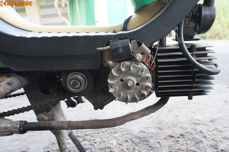 Bên cạnh đó, sự xuất hiện của nhiều dòng xe máy mới nhiều tính năng hơn, chất lượng cao hơn như Dream hay Cub 82 đã khiến Babetta không còn phù hợp với. Thế nên, trên đường phố Việt cuối những năm 90, số lượng Babetta lưu thông trên đường giảm mạnh, sau đó bị cấm lưu hành tại một số thành phố lớn do ô nhiễm. 