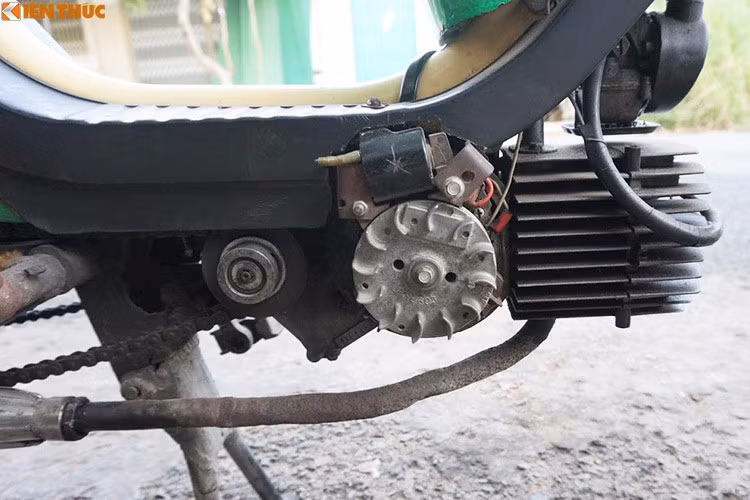 Bên cạnh đó, sự xuất hiện của nhiều dòng xe máy mới nhiều tính năng hơn, chất lượng cao hơn như Dream hay Cub 82 đã khiến Babetta không còn phù hợp với. Thế nên, trên đường phố Việt cuối những năm 90, số lượng Babetta lưu thông trên đường giảm mạnh, sau đó bị cấm lưu hành tại một số thành phố lớn do ô nhiễm. 