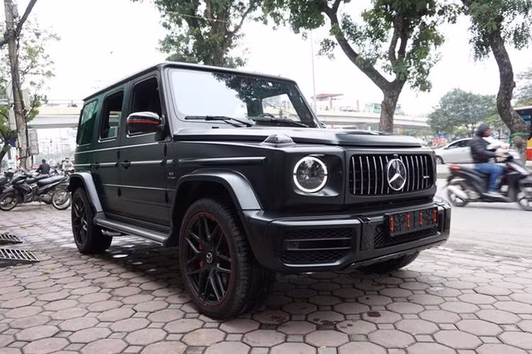 Dòng SUV hạng sang Mercedes-AMG G63 Edition 1 2019 đang được các công ty nhập khẩu tư nhân liên tiếp "khui công" trong năm 2018 và năm 2019 này. Trong đó, một chiếc Mercedes-AMG G63 Edition 1 mới được đưa về nước và nhanh chóng gây sự chú ý với bộ cánh đen nhám.