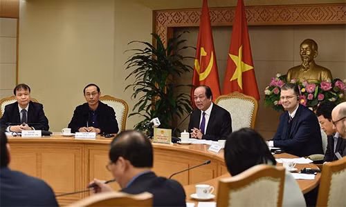 Bộ trưởng, Chủ nhiệm VPCP đối thoại với các doanh nghiệp ô tô .