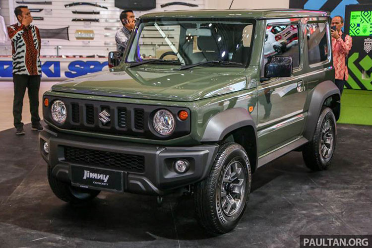 Tại thị trường Nhật Bản, giá xe Suzuki Jimny 2019 bán ra có 3 phiên bản tiêu chuẩn, gồm: XC, XL, XG, với mức khá hợp lý cho người sử dụng, chỉ tương đương 13.000 - 16.600 USD; còn mẫu Jimny Sierra 2019 chỉ 2 bản - JC và JL, với giá bán từ 16.000 - 18.300 USD.
