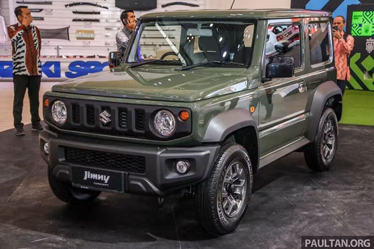 Tại thị trường Nhật Bản, giá xe Suzuki Jimny 2019 bán ra có 3 phiên bản tiêu chuẩn, gồm: XC, XL, XG, với mức khá hợp lý cho người sử dụng, chỉ tương đương 13.000 - 16.600 USD; còn mẫu Jimny Sierra 2019 chỉ 2 bản - JC và JL, với giá bán từ 16.000 - 18.300 USD.