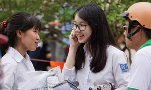 Xet tuyen dai hoc: Vi sao diem chuan giam sau?