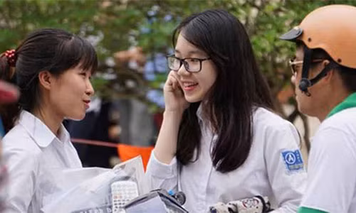 Xet tuyen dai hoc: Vi sao diem chuan giam sau?