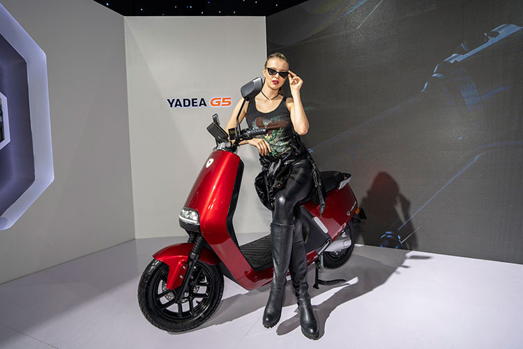 Có thể thấy, Yadea G5 là lựa chọn lý tưởng cho khách hàng Việt đang tìm kiếm một chiếc xe hiện đại, sở hữu nhiều công nghệ mới mẻ, thông minh và có thiết kế độc đáo. Đây là chiếc xe phù hợp cho việc di chuyển nội đô.