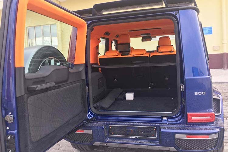 Những nâng cấp ở động cơ cũng giúp Brabus 800 Widestar rút ngắn thời gian tăng tốc từ vị trí xuất phát lên 100 km/h chỉ trong vòng 4,1 giây. Vận tốc tối đa vẫn là 240 km/h do bị khóa tua điện tử. Hộp số đi kèm là loại 9 cấp, được nâng cấp lẫy chuyển số trên vô lăng bằng nhôm mang tên Brabus Race.