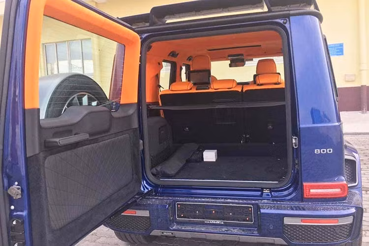 Những nâng cấp ở động cơ cũng giúp Brabus 800 Widestar rút ngắn thời gian tăng tốc từ vị trí xuất phát lên 100 km/h chỉ trong vòng 4,1 giây. Vận tốc tối đa vẫn là 240 km/h do bị khóa tua điện tử. Hộp số đi kèm là loại 9 cấp, được nâng cấp lẫy chuyển số trên vô lăng bằng nhôm mang tên Brabus Race.